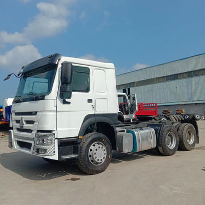 سعر جيد شاحنة جرار سينوتروك Howo 6X4 مع 10 إطارات و 300-400L سعة خزان الوقود الانترنت