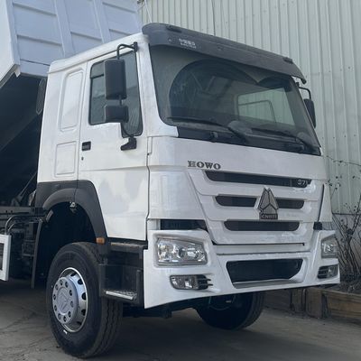 سعر جيد شاحنة صينية مستعملة شاحنة هوو 6x4 يورو 2 المواصفات 5600X2300X1500mm ناقلة وقود 300L الحد الأقصى للقدرة على تحمل 30 طن الانترنت